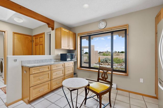 85 Herrada Road, Santa Fe, NM 87508