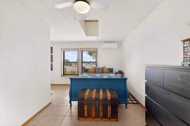 85 Herrada Road, Santa Fe, NM 87508