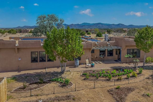 85 Herrada Road, Santa Fe, NM 87508