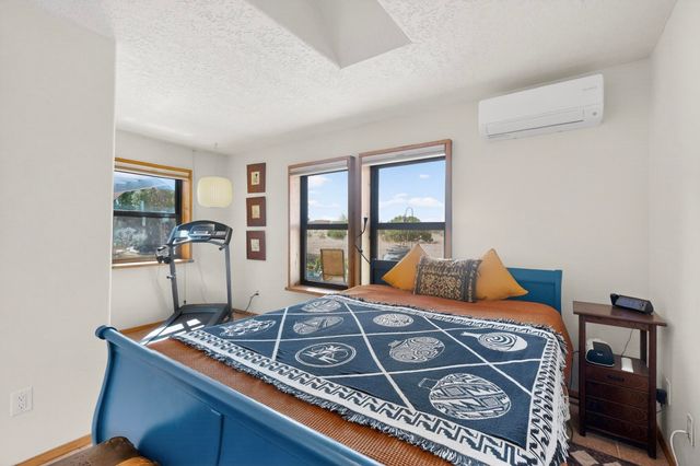 85 Herrada Road, Santa Fe, NM 87508