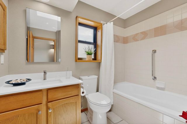 85 Herrada Road, Santa Fe, NM 87508