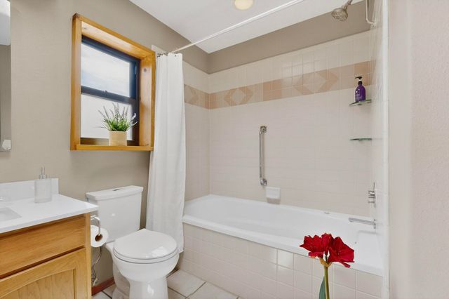 85 Herrada Road, Santa Fe, NM 87508