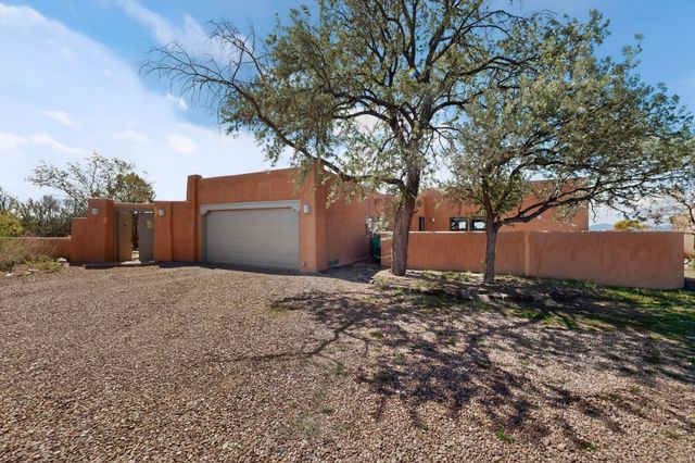 85 Herrada Road, Santa Fe, NM 87508