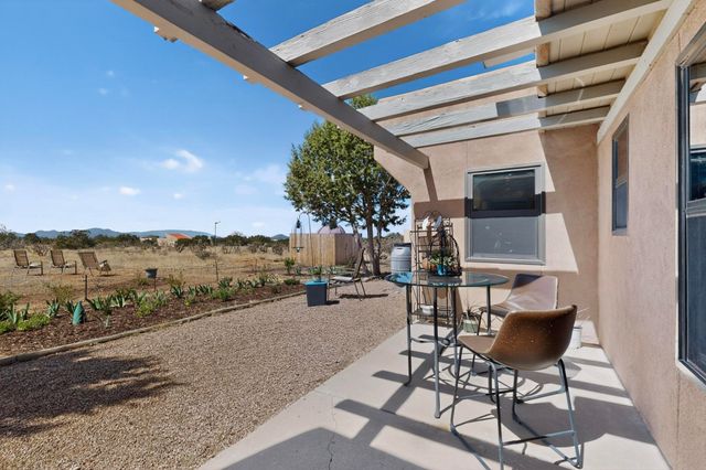 85 Herrada Road, Santa Fe, NM 87508