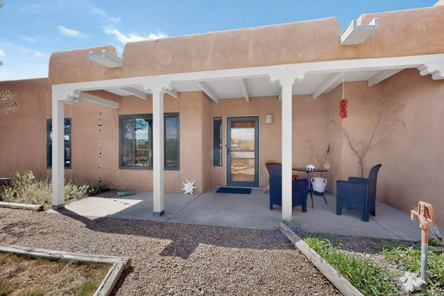 85 Herrada Road, Santa Fe, NM 87508