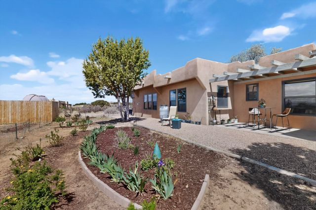 85 Herrada Road, Santa Fe, NM 87508