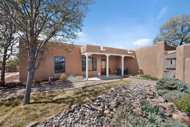 85 Herrada Road, Santa Fe, NM 87508