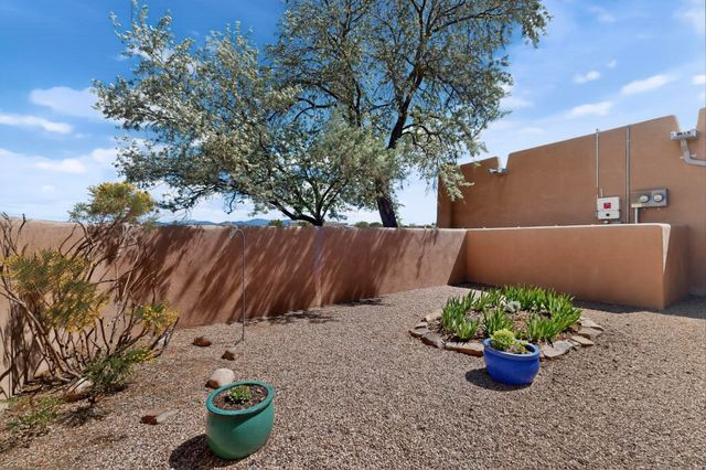 85 Herrada Road, Santa Fe, NM 87508