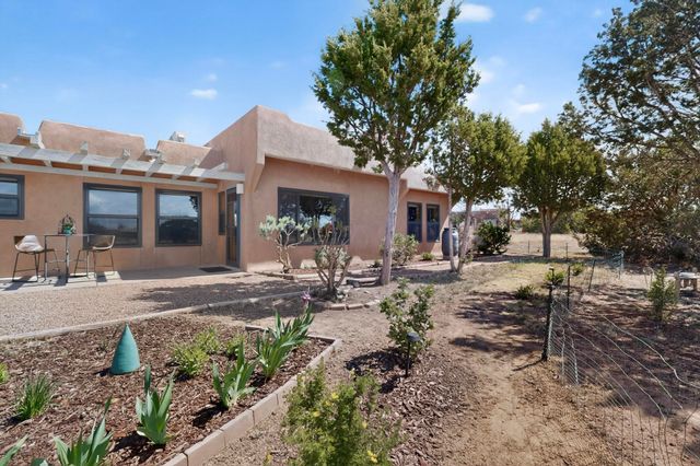 85 Herrada Road, Santa Fe, NM 87508