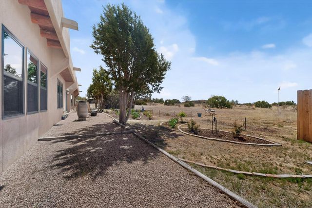 85 Herrada Road, Santa Fe, NM 87508
