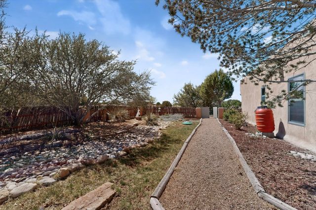 85 Herrada Road, Santa Fe, NM 87508