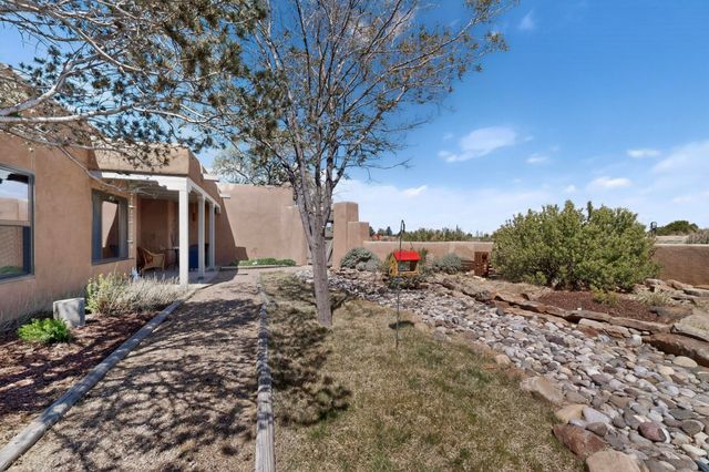 85 Herrada Road, Santa Fe, NM 87508