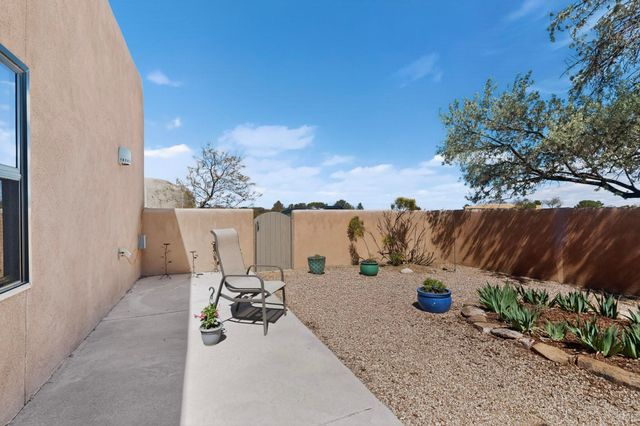85 Herrada Road, Santa Fe, NM 87508