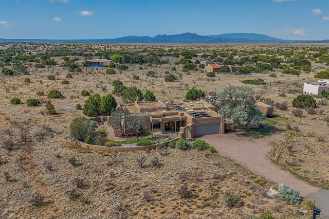 85 Herrada Road, Santa Fe, NM 87508