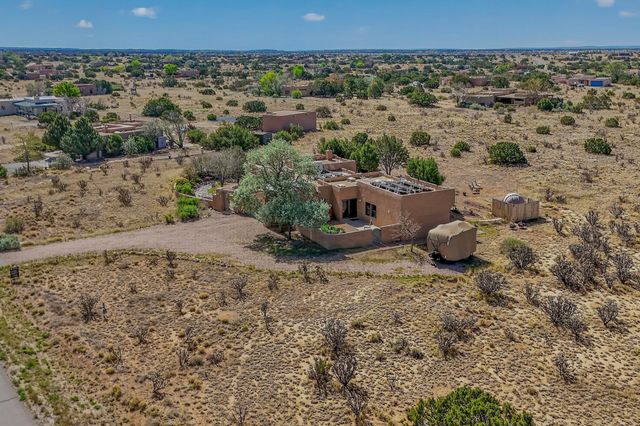 85 Herrada Road, Santa Fe, NM 87508