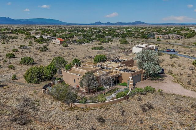 85 Herrada Road, Santa Fe, NM 87508
