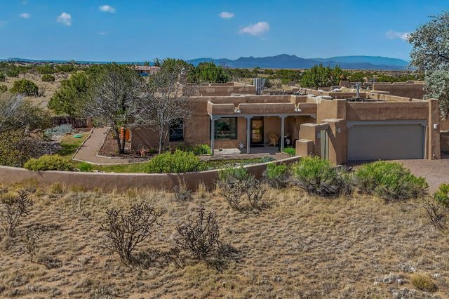 85 Herrada Road, Santa Fe, NM 87508
