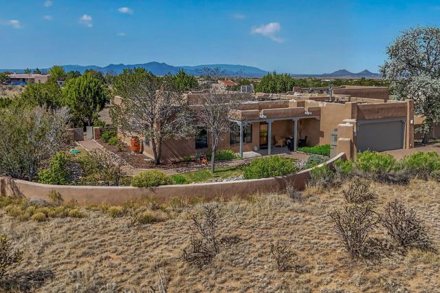 85 Herrada Road, Santa Fe, NM 87508