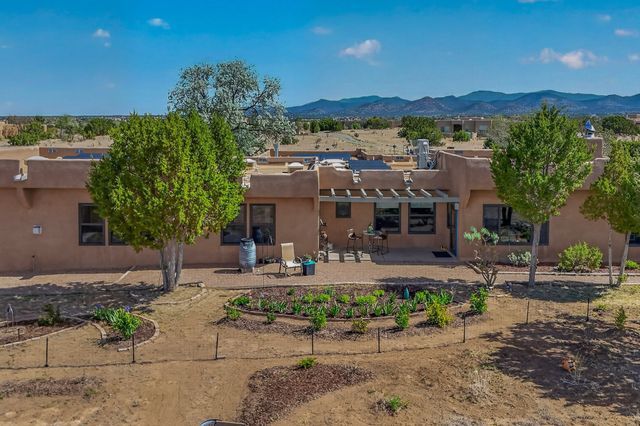 85 Herrada Road, Santa Fe, NM 87508