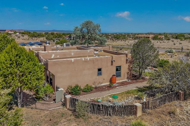 85 Herrada Road, Santa Fe, NM 87508