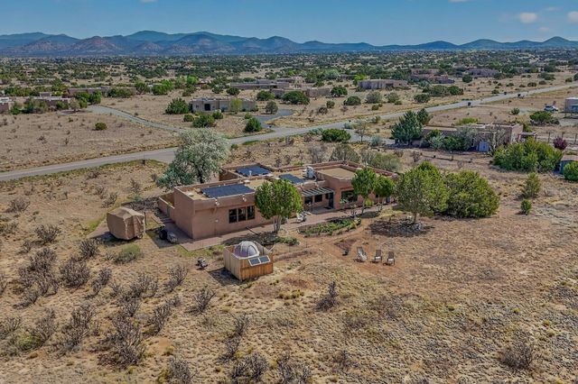 85 Herrada Road, Santa Fe, NM 87508
