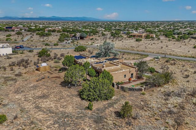 85 Herrada Road, Santa Fe, NM 87508