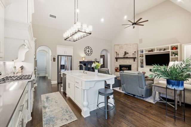 1321 Bluebell Avenue, Lantana, TX 76226