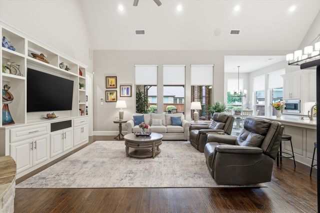 1321 Bluebell Avenue, Lantana, TX 76226