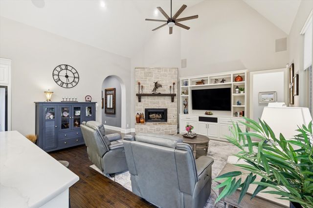 1321 Bluebell Avenue, Lantana, TX 76226