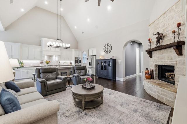 1321 Bluebell Avenue, Lantana, TX 76226