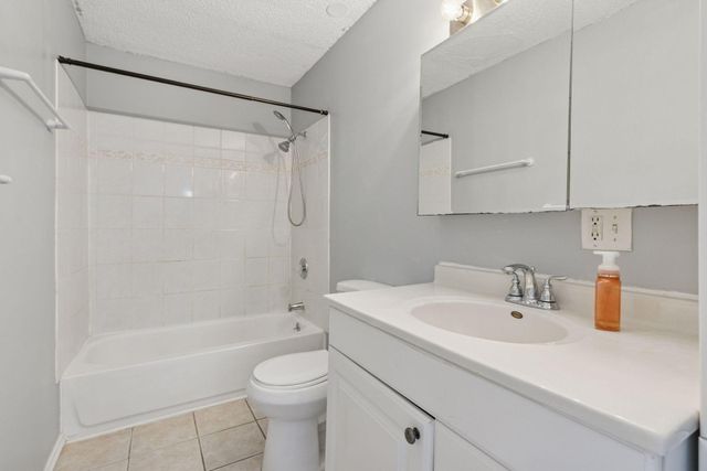 14115 Pennock Avenue 301, Apple Valley, MN 55124