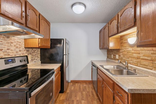 14115 Pennock Avenue 301, Apple Valley, MN 55124