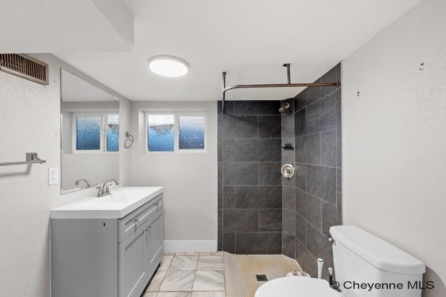 2006 E 16TH ST, Cheyenne, WY 82001