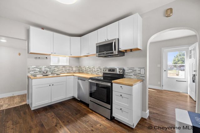 2006 E 16TH ST, Cheyenne, WY 82001