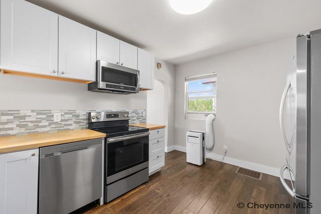 2006 E 16TH ST, Cheyenne, WY 82001