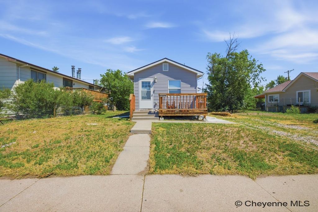 2006 E 16TH ST, Cheyenne, WY 82001