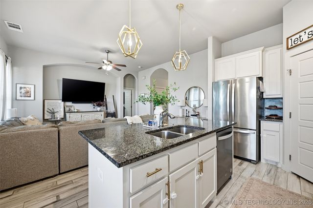 96 Tallgrass, Calera, OK 74730