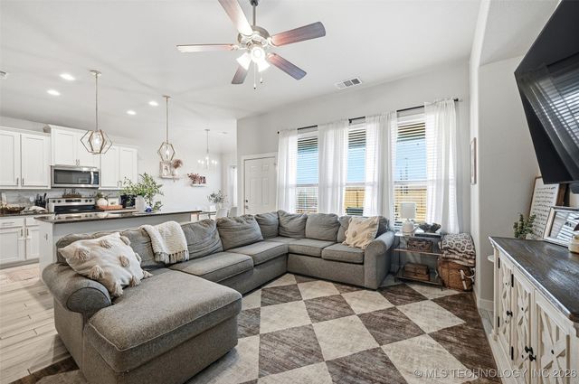 96 Tallgrass, Calera, OK 74730