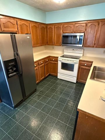 27505 S 614 Road, Grove, OK 74344