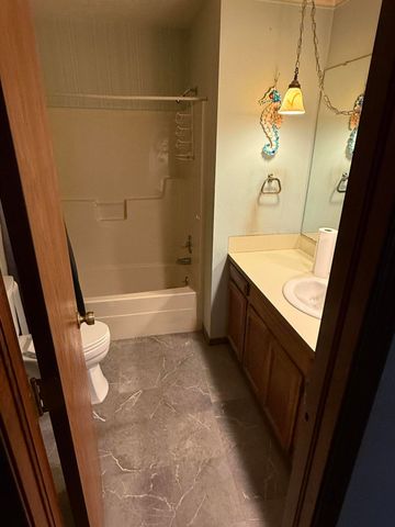 27505 S 614 Road, Grove, OK 74344