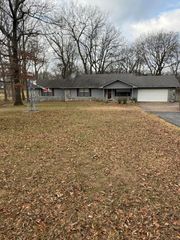 27505 S 614 Road, Grove, OK 74344