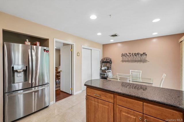 7 Maplewood Lane, New City, NY 10956