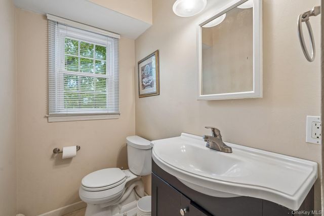 7 Maplewood Lane, New City, NY 10956