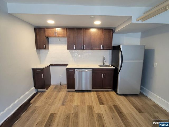 27 Russell Avenue 1, Edgewater, NJ 07020