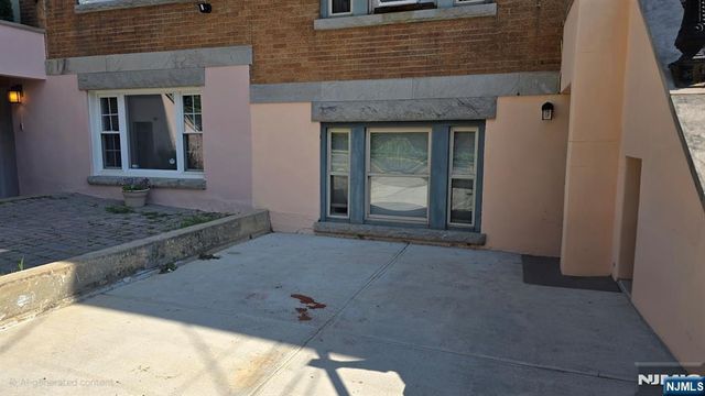 27 Russell Avenue 1, Edgewater, NJ 07020