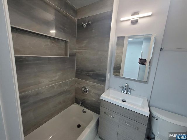 27 Russell Avenue 1, Edgewater, NJ 07020