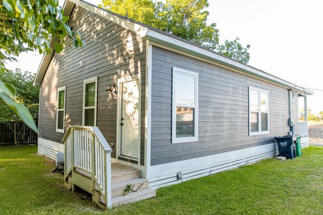 211 N Austin Street, Brenham, TX 77833