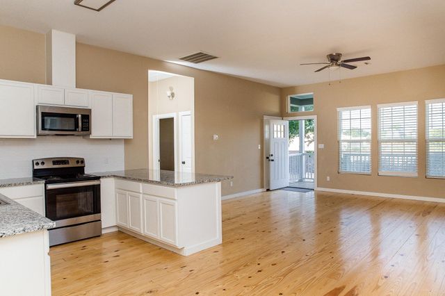 211 N Austin Street, Brenham, TX 77833