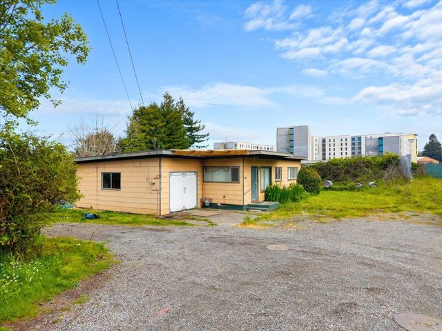 2595 Todd Court, Arcata, CA 95521