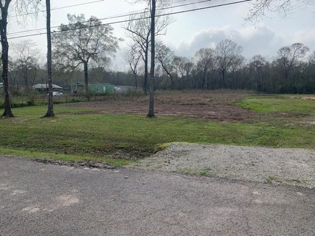 421 County Road 4012, Dayton, TX 77535